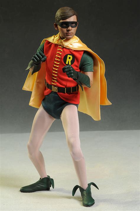 Review And Photos Of Robin Sixth Scale Action Figure From Hot Toys