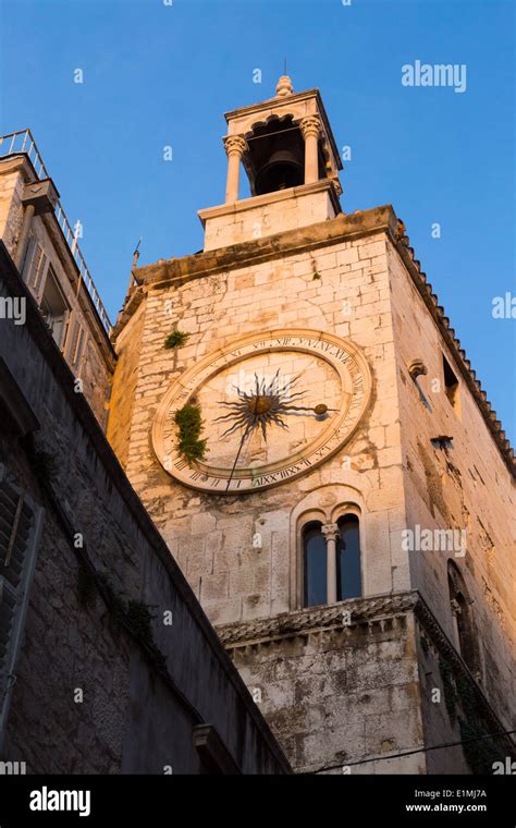 Split Uhrturm Wie Alt Fotos Und Bildmaterial In Hoher Aufl Sung Alamy