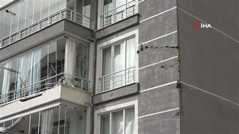 Kastamonu da Şiddetli Fırtına Uçan Evin Çatısı Apartman Duvarına