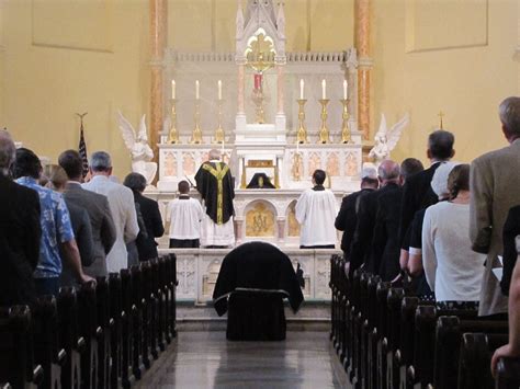 Catholicvs Dos Cardenales Asisten A La Santa Misa Tridentina De