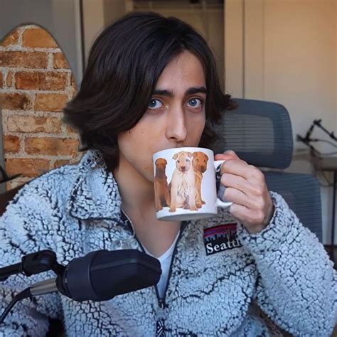 𝓐𝓲𝓭𝓪𝓷 𝓖𝓪𝓵𝓵𝓪𝓰𝓱𝓮𝓻 Hot actors Future boyfriend Fav celebs
