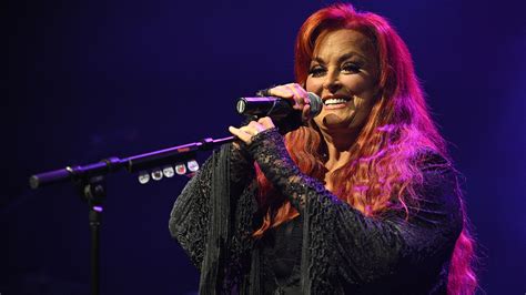 Wynonna Judd gives health update after nearly passing out on stage ...