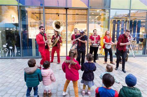 Les Docks De St Ouen Commerces Et Halle Gourmande Ap Ro Musical