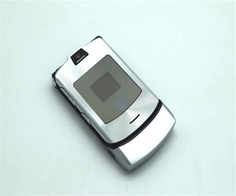 Motorola V3 Razr Sim Free Unlocked Mobile Flip Phone Silver Baxtros