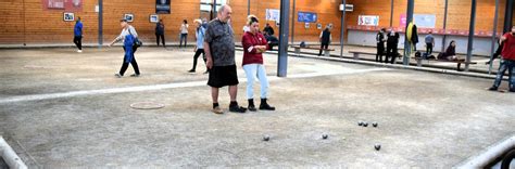 Un concours de pétanque Le Petit Journal