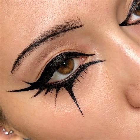 30 Halloween Party Makeups To Make You The Prettiest Koees Blog Gothic Makeup Edgy Makeup Eye