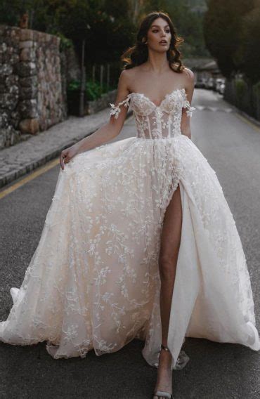 Timeless Wedding Dresses To Lookout A Princess Gown But With A Twist