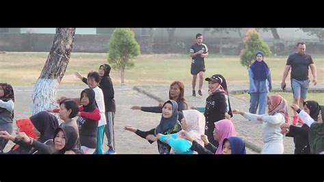 Senam Lansia Dan Aerobic Di Lapangan Desa Mojopurno Youtube