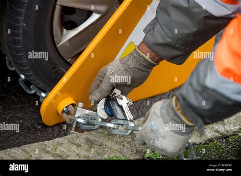 Untaxed Vehicle Dvla Sticker Hi Res Stock Photography And Images Alamy