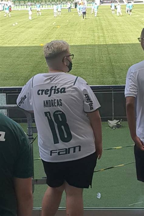 Provocação Ao Flamengo Torcedor Do Palmeiras Usa Camisa 18 Com O Nome Andreas Na Final Da Copinha