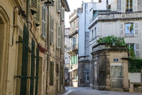 A Quick Sightseeing Guide to Visiting Avignon, France - Travelsewhere