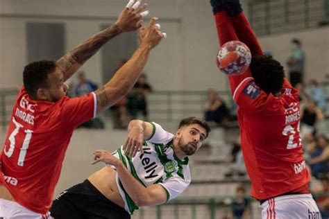 Andebol Sporting vence dérbi na Luz e apura se para a final four da