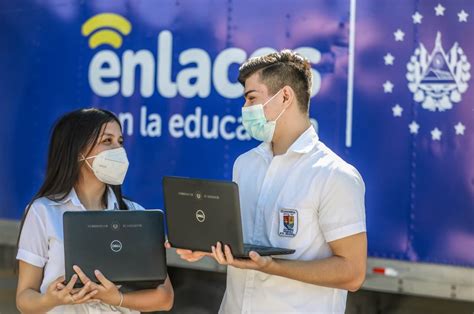 Gobierno Reitera Que Entrega De Computadoras A Estudiantes Del Sector