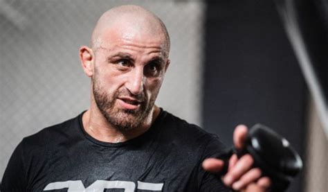 UFC Featherweight Champion Alexander Volkanovski Wants To Fight Conor ...