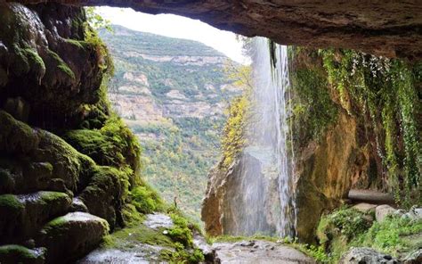 Descubre el oasis secreto de Barcelona un paraíso entre cuevas y