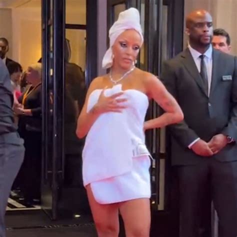 Met Gala 2024 Doja Cat Wears Bathroom Towel Wet Cloth To Event