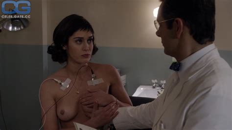 Lizzy Caplan Nude Pictures Onlyfans Leaks Playboy Photos Sex Scene Uncensored