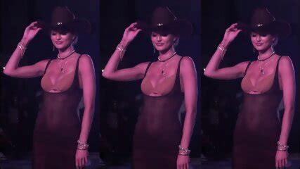 Hot Latina En Vestido Transparente