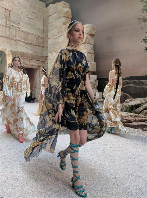 Karl Lagerfeld Inspired By Ancient Greece For Chanel Resort 2018