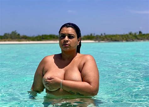 Preta Gil faz topless em Miami e manda recado a gordofóbicos