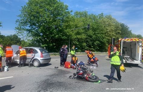 Seine Et Marne Accident Entre Une Voiture Et Une Moto Ozoir La Ferri Re