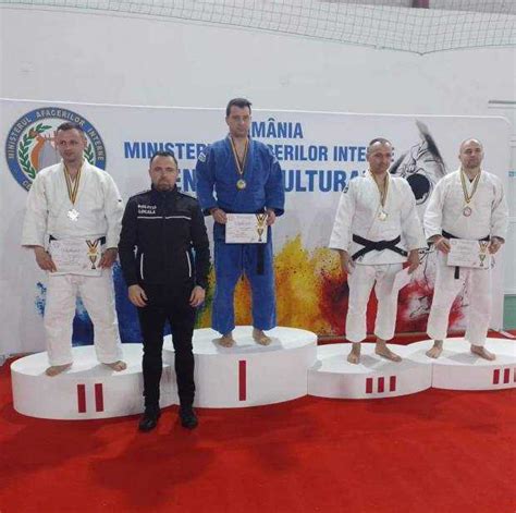 Doi pompieri argeșeni pe podium la Campionatul de Judo al MAI