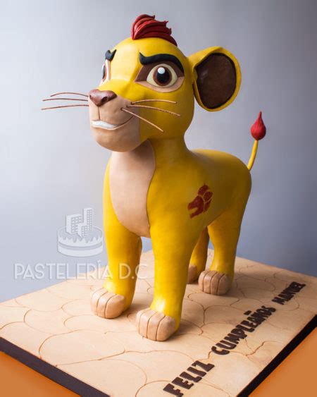 Torta esculpida con forma de Kion La Guardia del León Pastelería D C