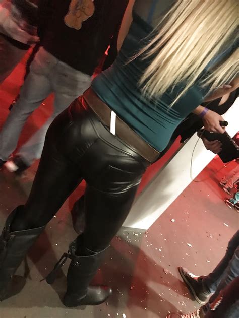 Sexy Leather Ass She Put The Finger On Her Ass Photo X Vid