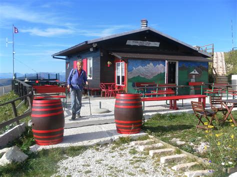 Rifugio Monte Tomba Bewirtschaftete Hütte outdooractive