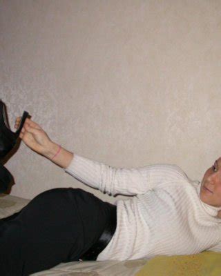 Amateur Brunette Girlfriend Posing Naked On Her Bed Porn Pictures Xxx Photos Sex Images