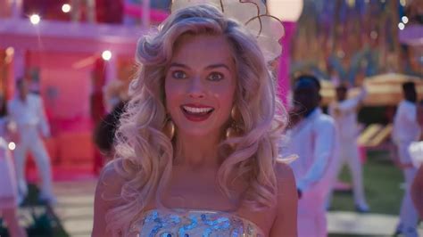 margot-robbie-barbie-trailer - Geeks + Gamers