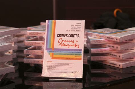 Associadas Lan Am Livro Sobre Crimes Contra Crian As E Adolescentes Na