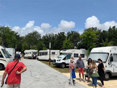 Autocaravanistas Estrenan La Nueva Rea De Estacionamiento De Goi N