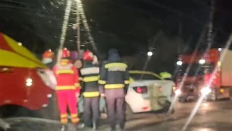 Accident cu două taximetre și o autoutilitară în Slatina Trei persoane