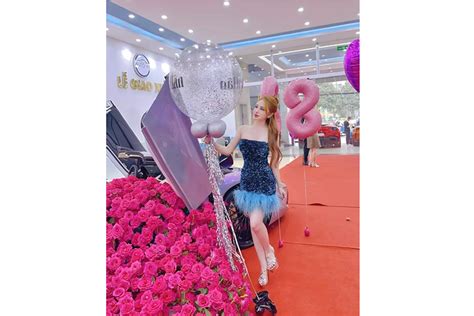 Hot girl 9X Hân Dubai tậu Lamborghini Aventador mui trần giá 17 tỷ