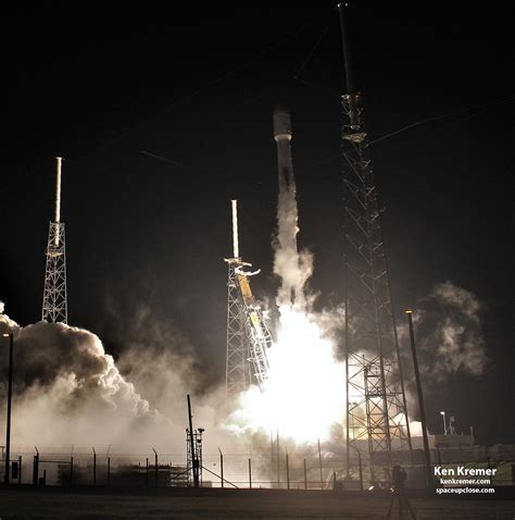 Space Upclose Beefed Up Spacex Falcon 9 Blazes Beautiful Nighttime