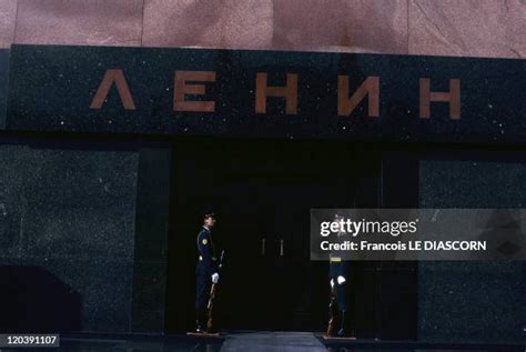 Vladimir Lenin Mausoleum Photos and Premium High Res Pictures - Getty ...