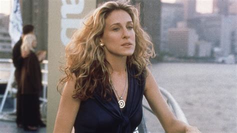 Los Mejores Looks Minimalistas De Carrie Bradshaw En Sex And The City Vogue