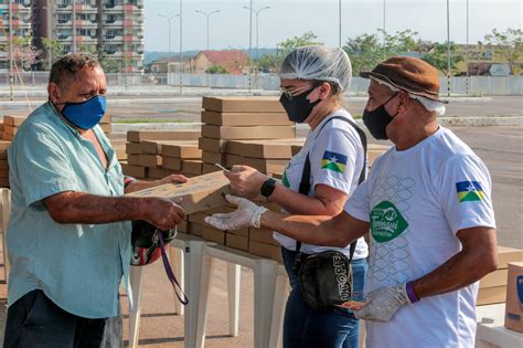 Tambaqui Da Amaz Nia Trabalho Em Equipe E Preparo Do Peixe Assado