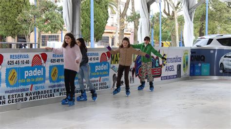 Inaugurada La Pista De Patinaje Sobre Hielo En Zafra Infoprovincia