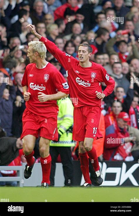 Liverpools Peter Crouch Hi Res Stock Photography And Images Alamy