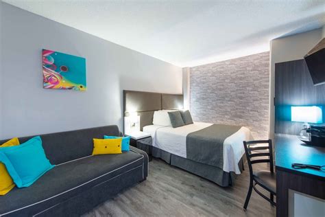 Travelodge Hotel by Wyndham Montreal Centre Montreal, Quebec, CA - Reservations.com