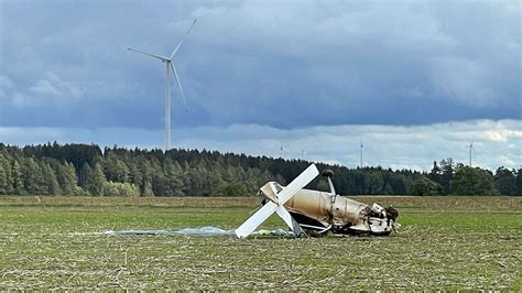 Pilot Stirbt Bei Absturz Eines Kleinflugzeugs