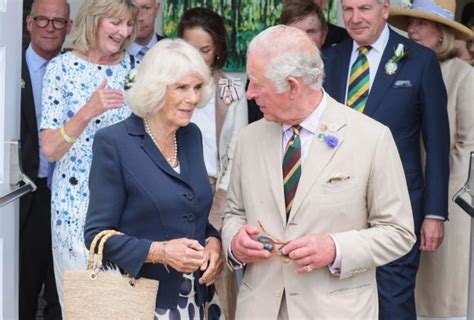 Prince Charles Touch Par Le Covid Camilla Parker Bowles Est Elle