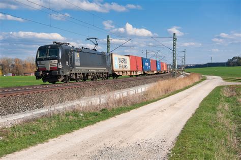 193 607 mit einem boxxpress Containerzug bei Ansbach Richtung Würzburg