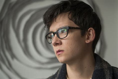 Asa Butterfield ator de Sex Education se revolta fãs nas redes