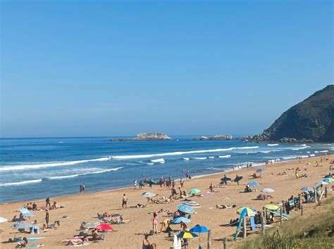 Playa De Zarauz En Este S Bado Con Tiempo Veraniego Y Ciel Flickr