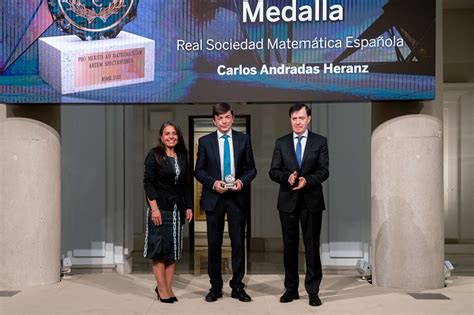 Carlos Andradas Reconocido Con La Medalla De La Real Sociedad