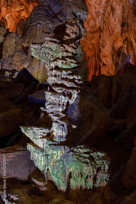 Foto De Amazing Geological Forms In Tien Son Cave Near Phong Nha