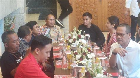 Intip Keakraban Kaesang Dan Danny Pomanto Makan Coto Makassar Di